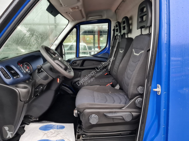 Véhicule utilitaire Iveco DAILY FG 33S14H V12