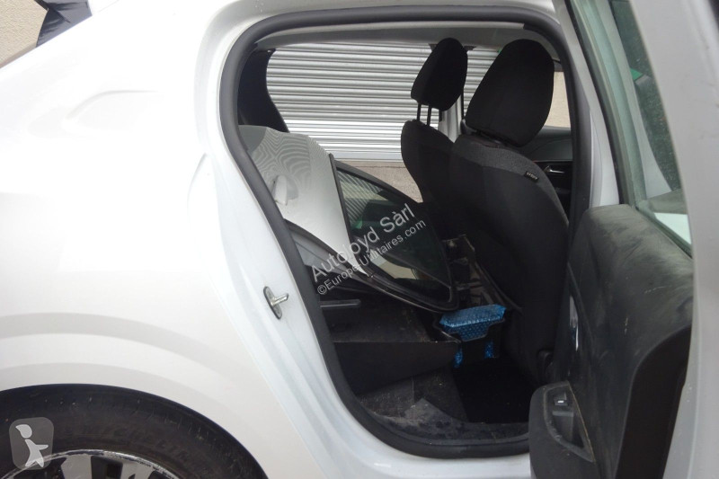 عربة نفعية Peugeot 1,2 PURETECH 100