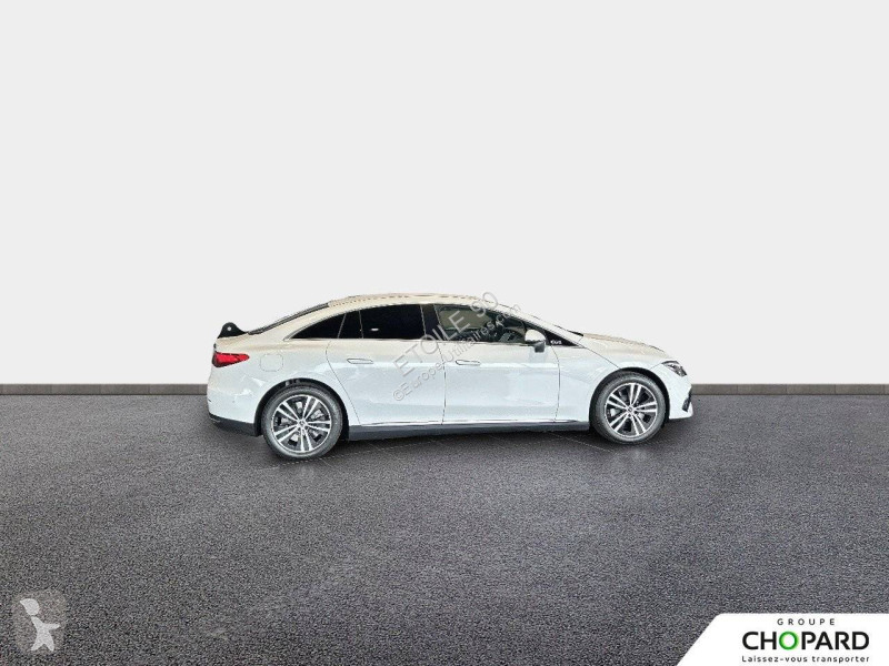 عربة نفعية Mercedes EQE 300