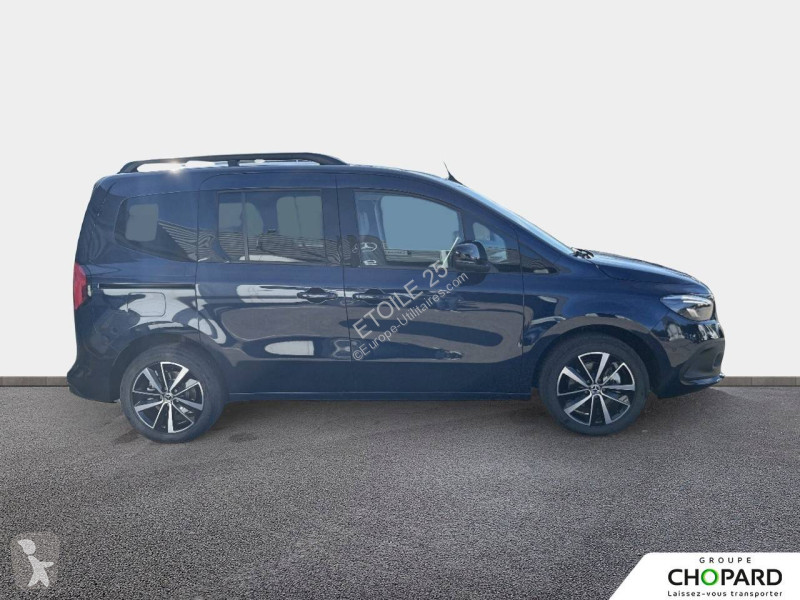 عربة نفعية Mercedes EQT 200