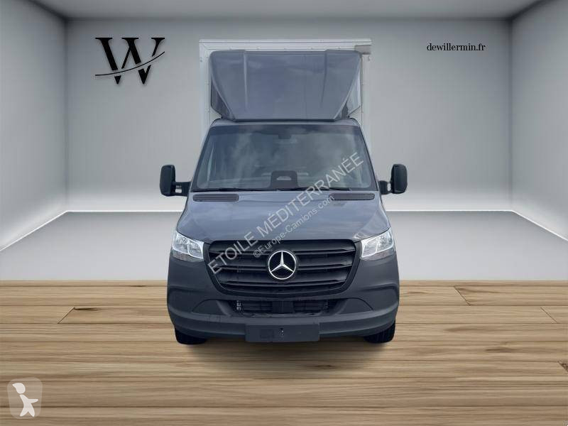 Samochód dostawczy Mercedes