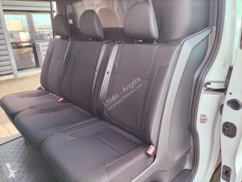 عربة نفعية Nissan