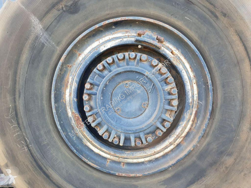 Véhicule utilitaire Michelin 29.5 R29 Michelin...