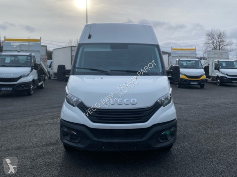 Véhicule utilitaire Iveco 35S16 V16