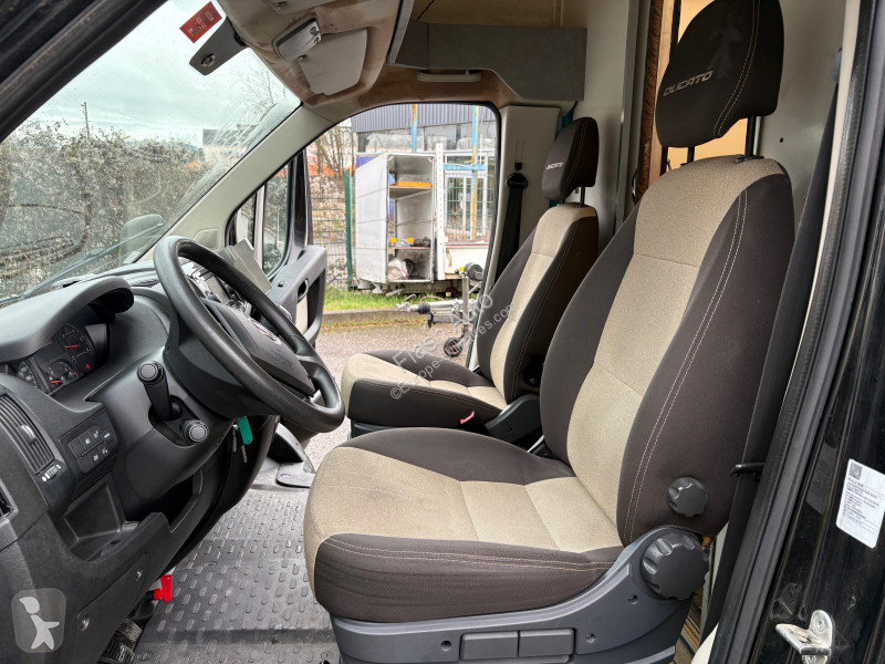 Véhicule utilitaire Fiat DUCATO  2.3L 130CH...