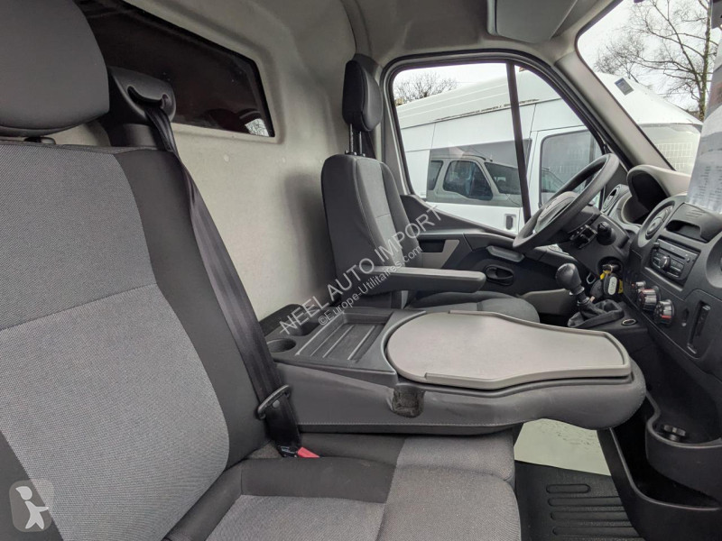Véhicule utilitaire Renault MASTER III L2H2 2.3...
