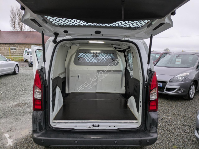 Véhicule utilitaire Citroën BERLINGO II 1.6...