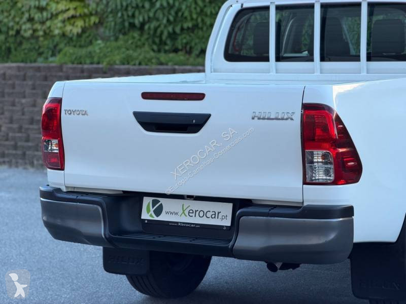 عربة نفعية Toyota