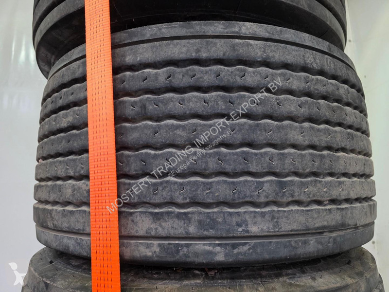 Samochód dostawczy Michelin 445/45 R19.5...