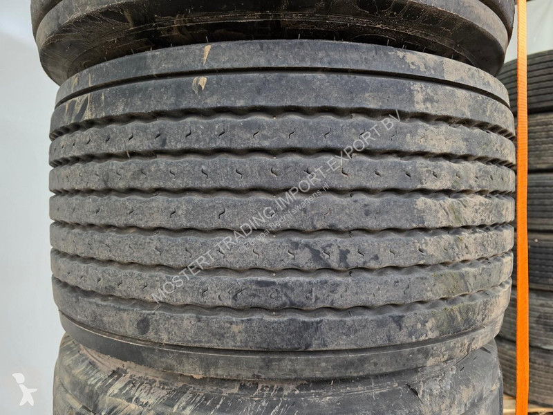 Samochód dostawczy Michelin 445/45 R19.5...