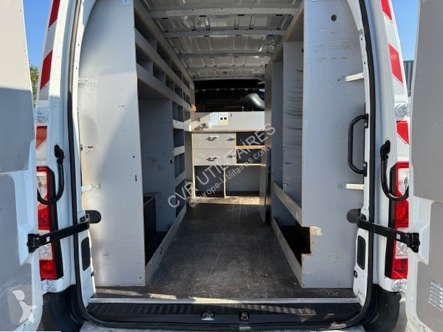 Véhicule utilitaire Renault MASTER III FG F3500...