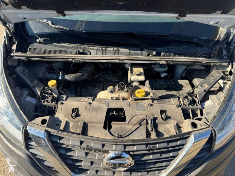 عربة نفعية Nissan