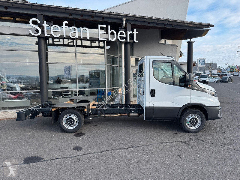 Nyttofordon Iveco 35S14 HA8 Fahrgestell...