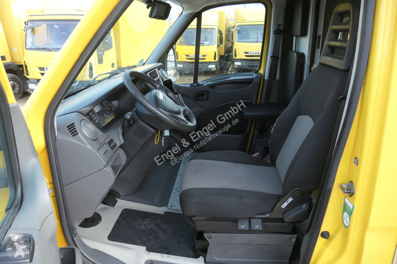 Véhicule utilitaire Iveco Daily 35 S11 C30C...