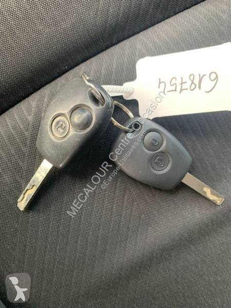 Véhicule utilitaire Nissan