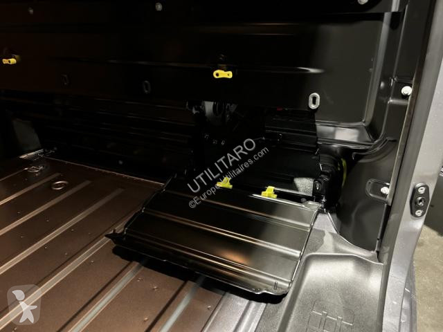 Véhicule utilitaire  FOURGON M 2.2 DIESEL 150...