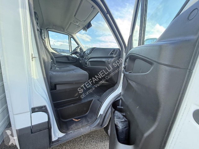 Veicolo commerciale Iveco DAILY 35C14H BOX +...