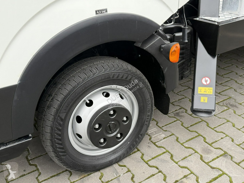 Nissan  Transporter