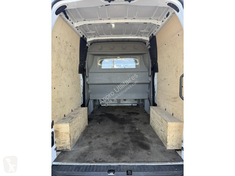 Véhicule utilitaire Renault MASTER Grand...