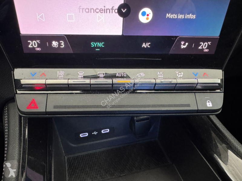 Véhicule utilitaire Renault 1.2 E-Tech 200 HEV...