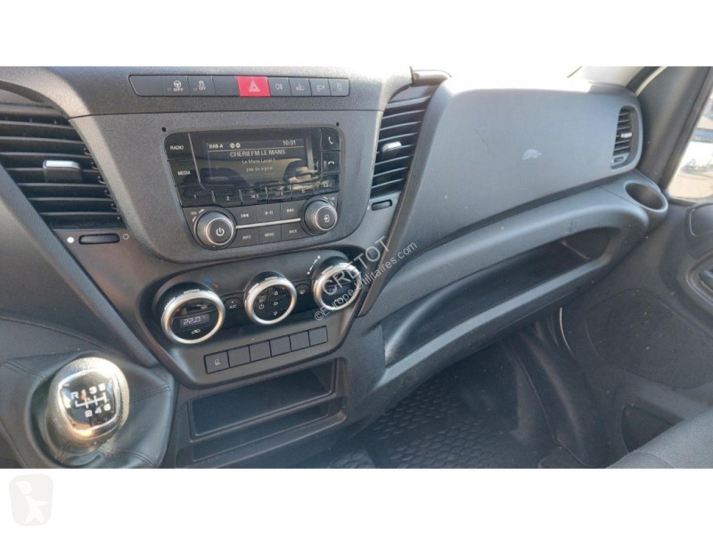 Véhicule utilitaire Iveco DAILY 35C16 3L