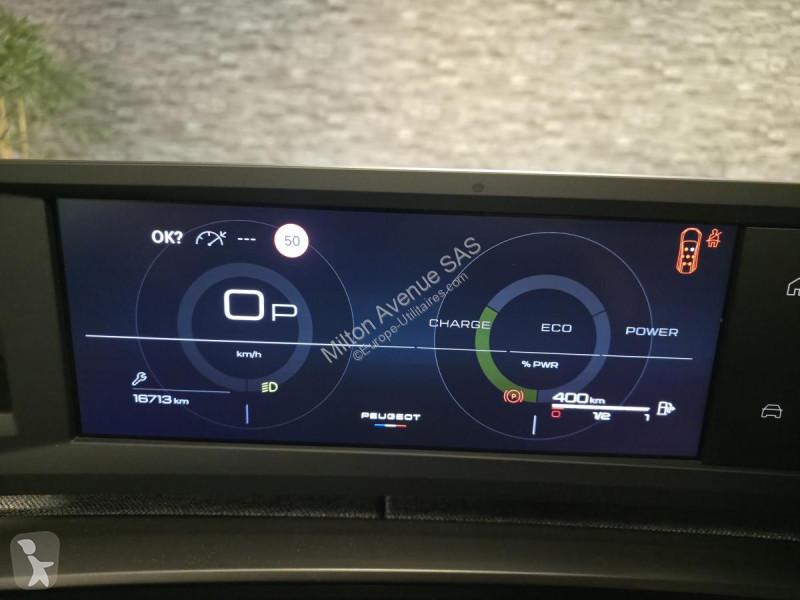 عربة نفعية Peugeot 5008 1.2i Hybrid -136 - BV...