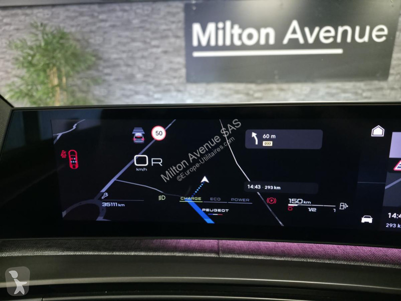 Véhicule utilitaire Peugeot 3008 1.2i Hybrid...
