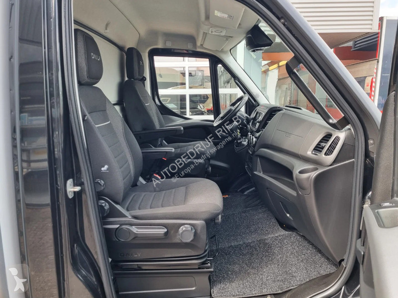 Samochód dostawczy Iveco 40C18 3.0D Koffer GVW...