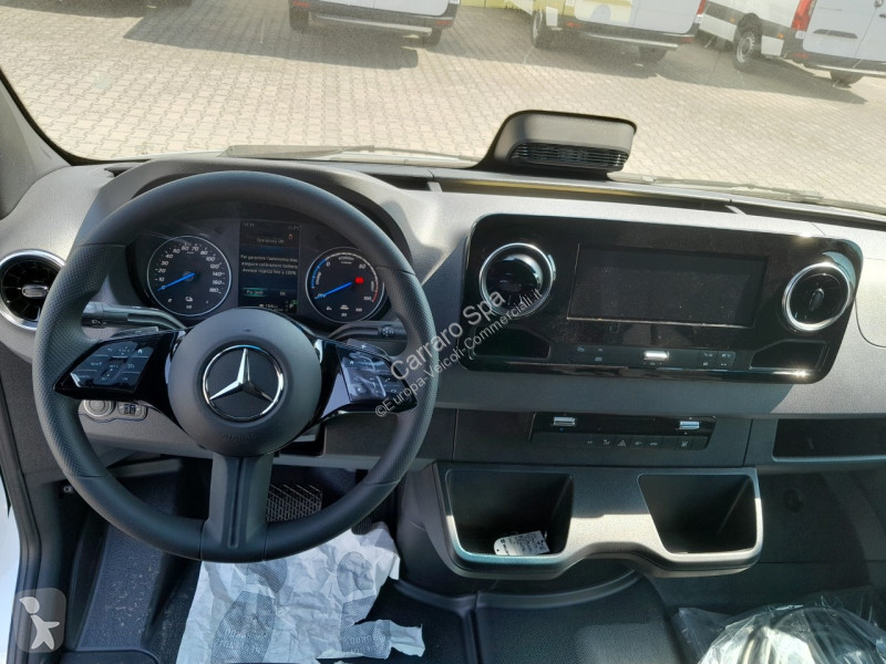 Samochód dostawczy Mercedes Furgone Traz. Post