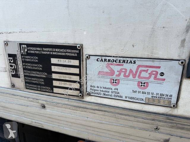 عربة نفعية Nissan
