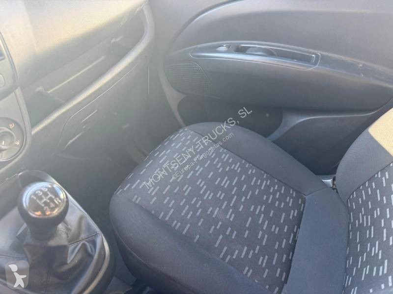 عربة نفعية Opel