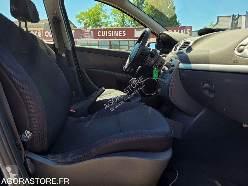 عربة نفعية Renault CLIO