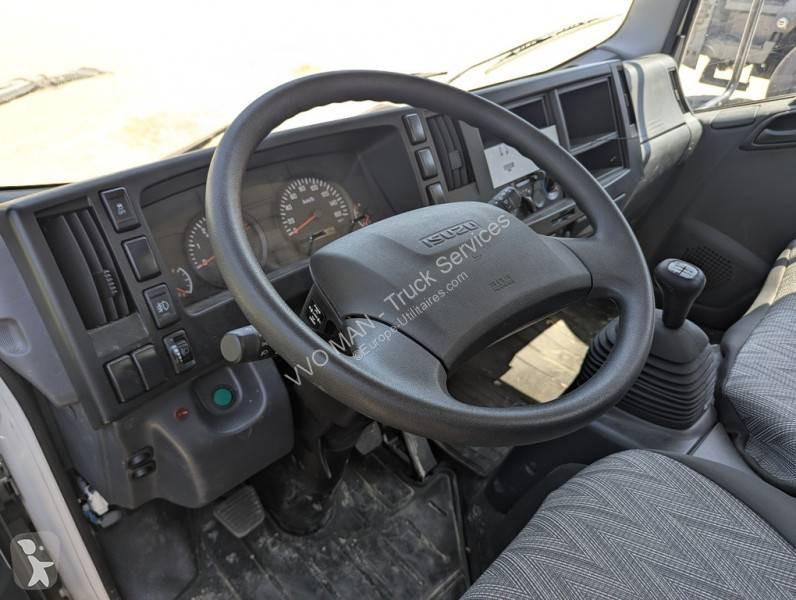 Samochód dostawczy Isuzu