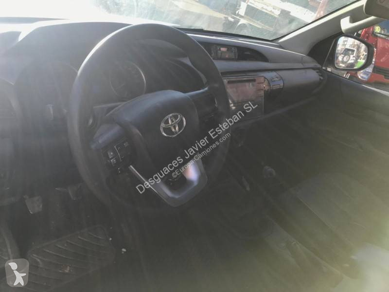 عربة نفعية Toyota