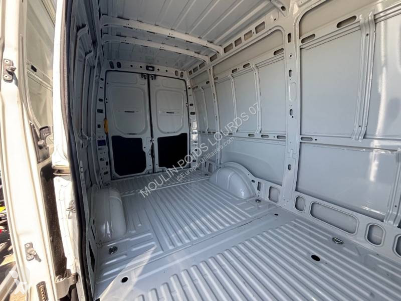 عربة نفعية Iveco