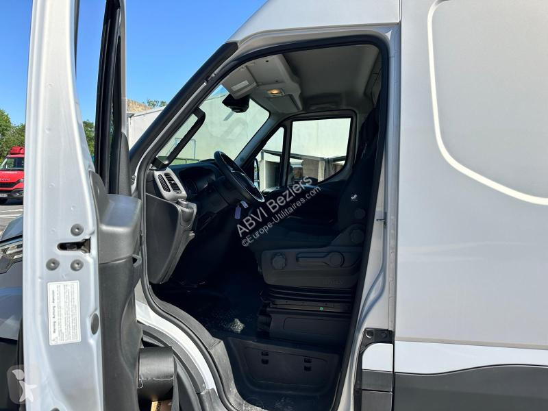 Véhicule utilitaire Iveco 35S16A8V12P DAILY...