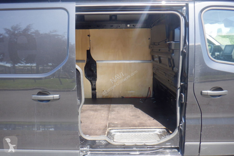 Véhicule utilitaire Renault TRAFIC III FG L2H2...