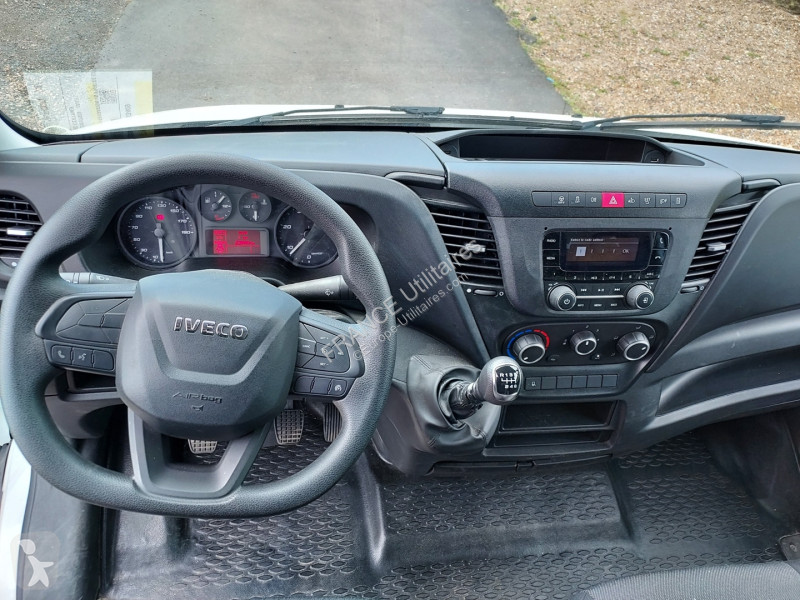 عربة نفعية Iveco DAILY CAISSE 20M3 TROUILLET...