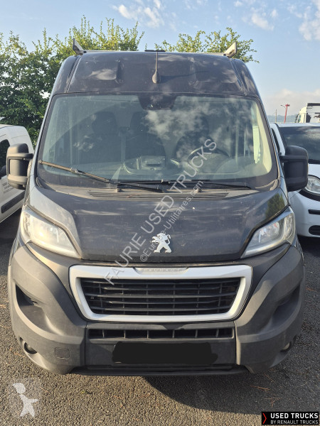 عربة نفعية Peugeot