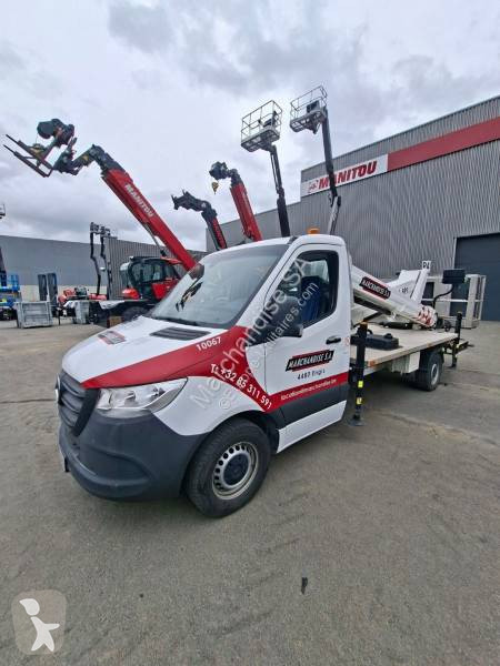 Samochód dostawczy Mercedes