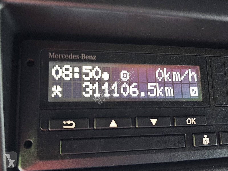 Лекотоварен автомобил Mercedes 319 L2H1 V6 LED...