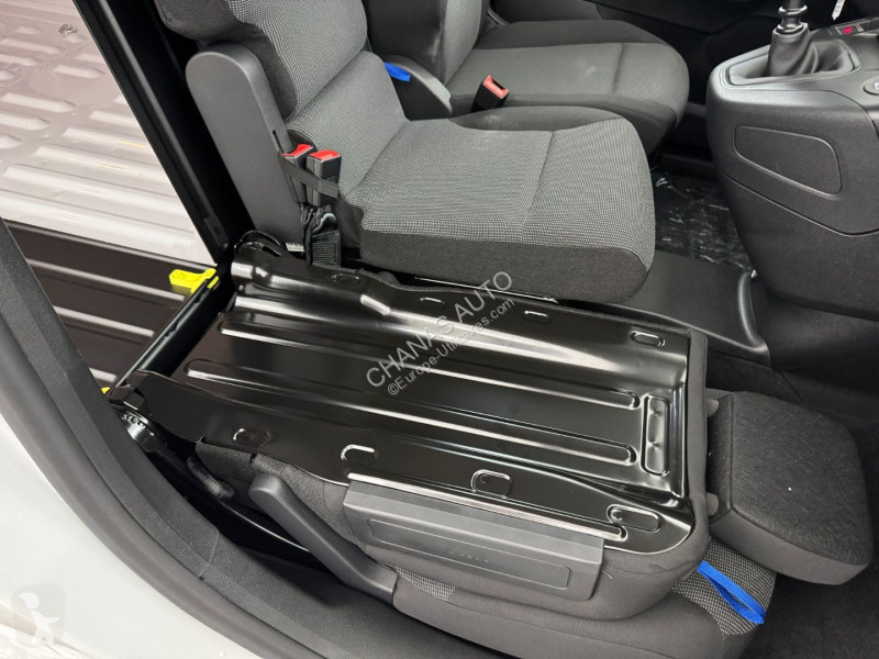 Véhicule utilitaire Peugeot M DIESEL 100 3PL 3...
