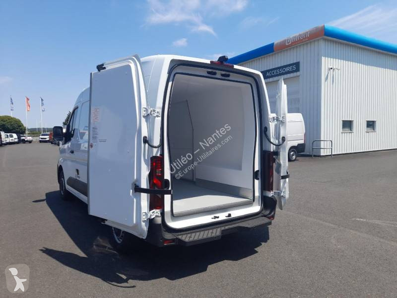 Véhicule utilitaire Nissan
