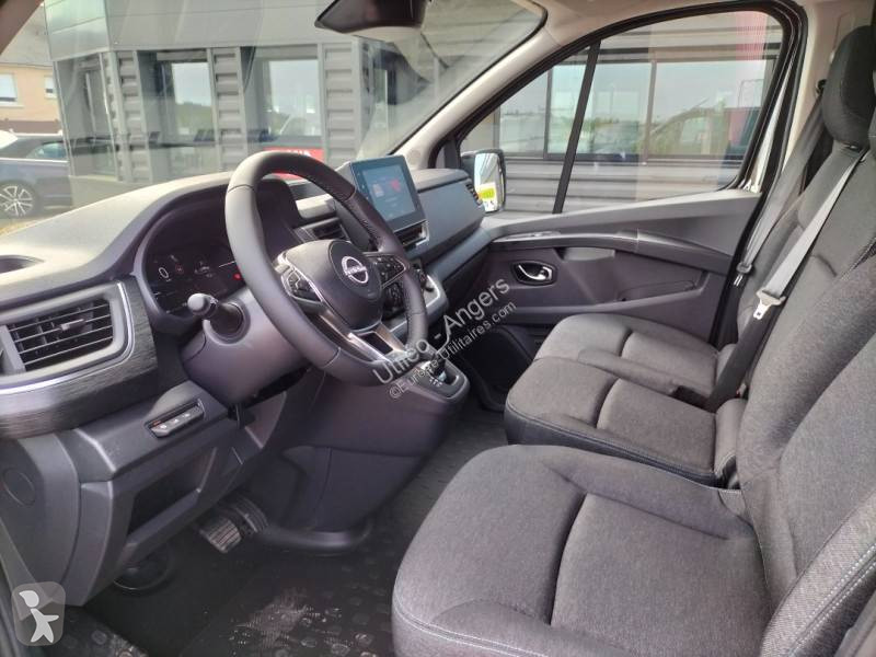 عربة نفعية Nissan