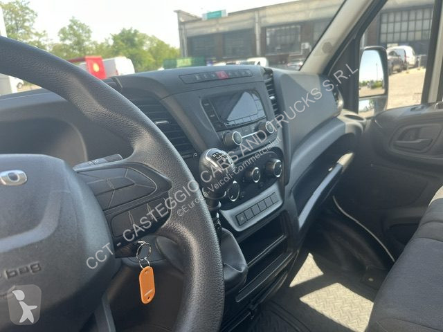 Véhicule utilitaire Iveco DAILY