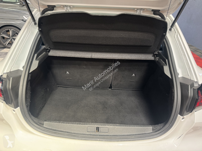 عربة نفعية Peugeot 308