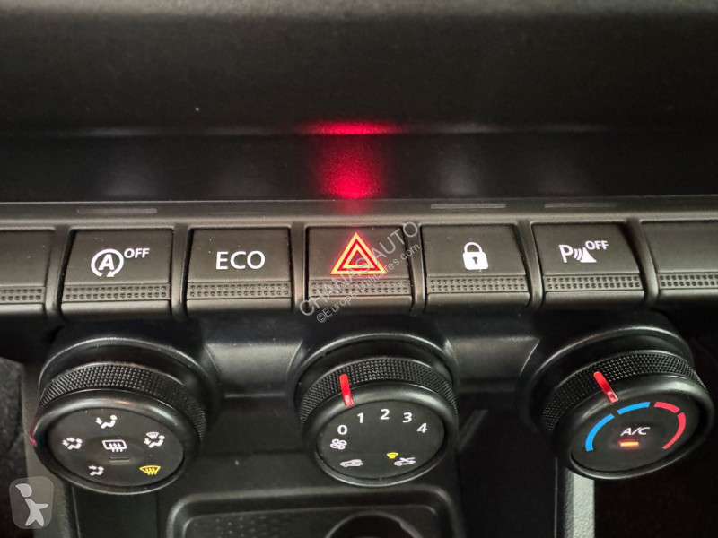 Véhicule utilitaire Dacia 1.0 TCe 90 Essentiel
