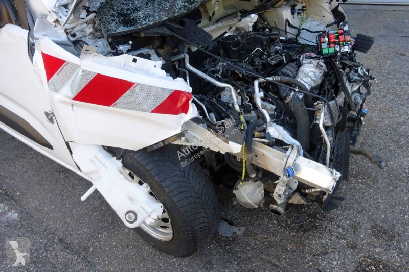 Véhicule utilitaire Peugeot PARTNER 1,5 HDI 100