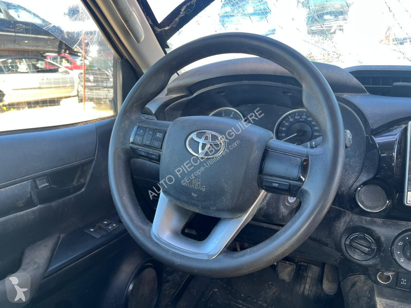 Samochód dostawczy Toyota Hilux 2.4 D-4D 150...