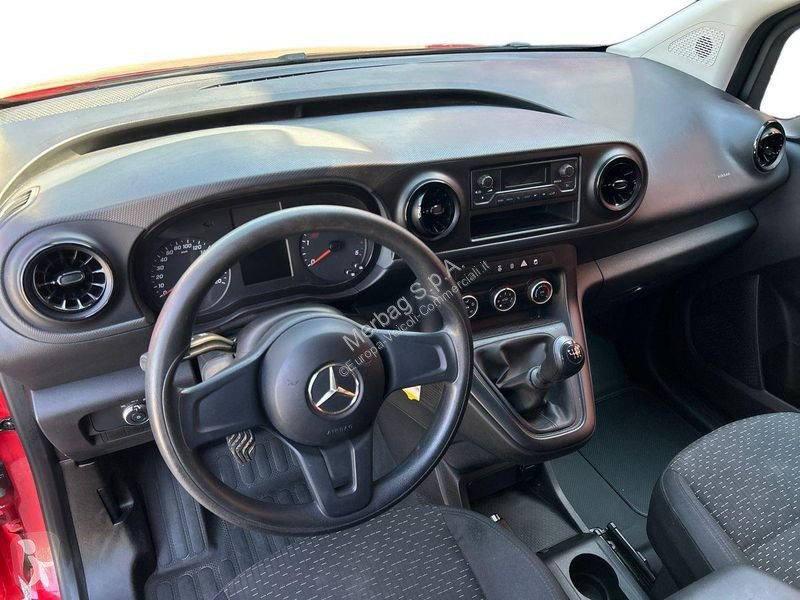 Veicolo commerciale Mercedes 112 cdi furgone Long